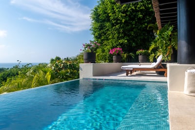 Luxury Villa Photo #4