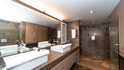 Luxury Villa Photo #16