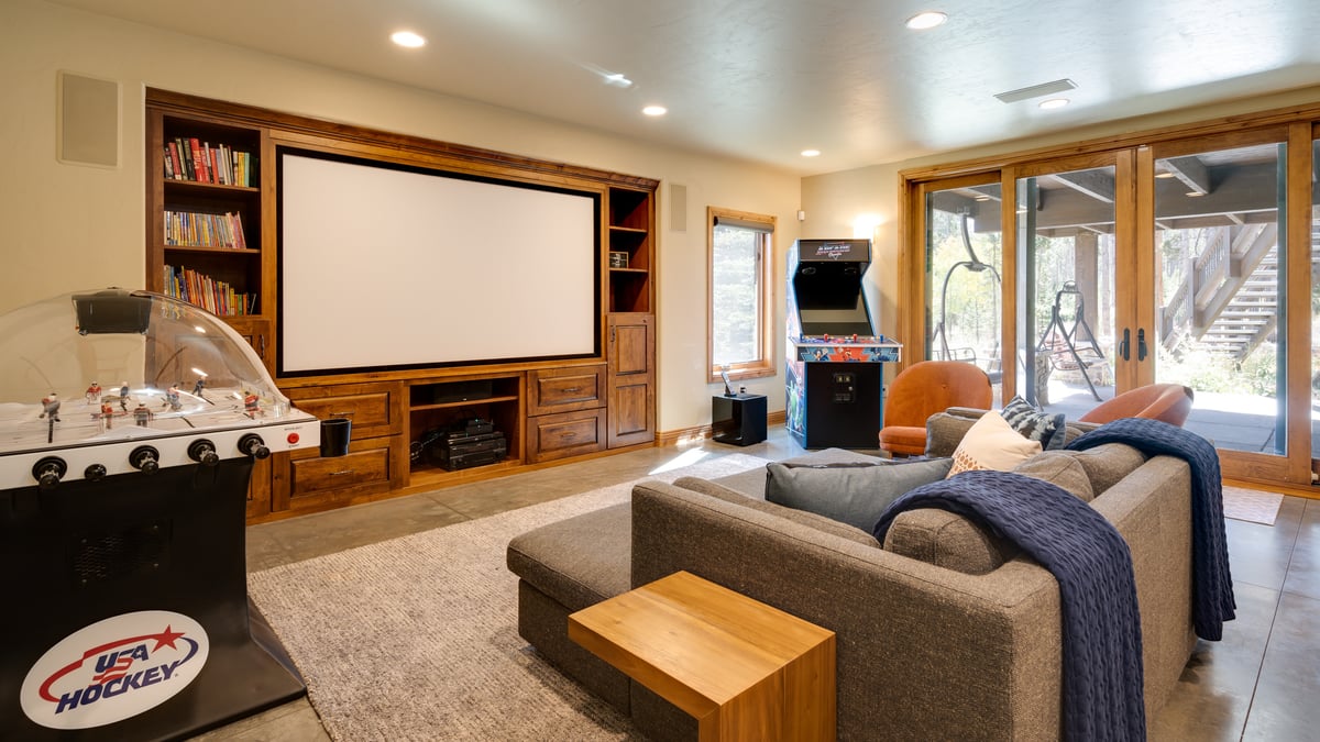 Family room on lower level with large TV - Image 25