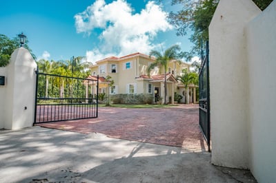 Luxury Villa Photo #22