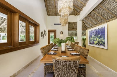 Luxury Villa Photo #25