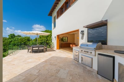 Luxury Villa Photo #6
