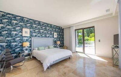 Luxury Villa Photo #22