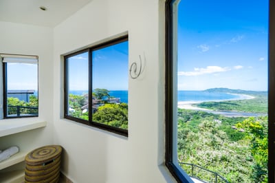 Luxury Villa Photo #32