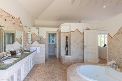 Luxury Villa Photo #41
