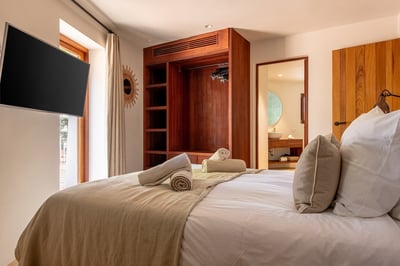 Luxury Villa Photo #11