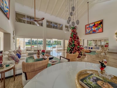 Luxury Villa Photo #14