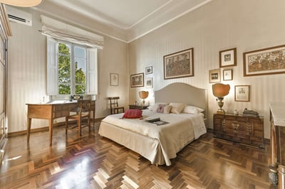 Luxury Villa Photo #18
