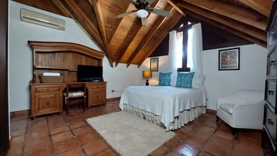 Luxury Villa Photo #23