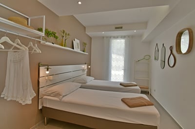 Luxury Villa Photo #15