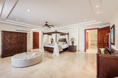 Luxury Villa Photo #10
