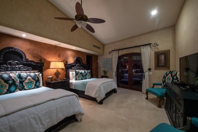 Luxury Villa Photo #23