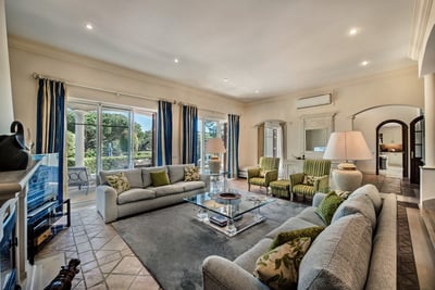 Luxury Villa Photo #15