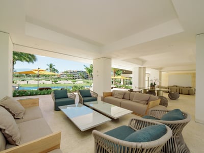 Large luxury villa with full staff and ocean views