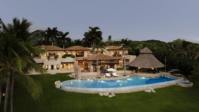 Luxury Villa Photo #2