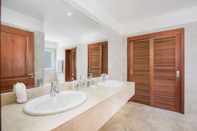 Luxury Villa Photo #33