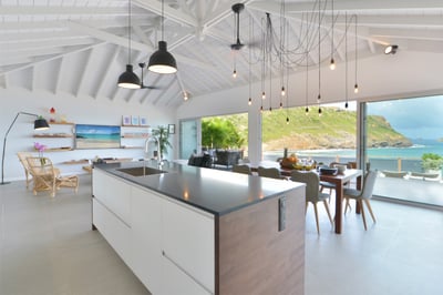 Kitchen: Fully equipped with breakfast bar, blender, coffee makers, centrifuge, wine cooler, toaster