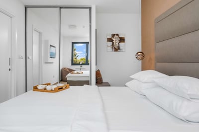 Luxury Villa Photo #30