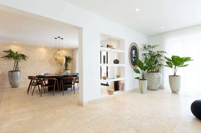 Luxury Villa Photo #7