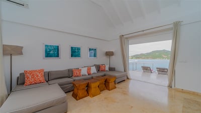 Luxury Villa Photo #14