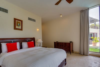 Luxury Villa Photo #36