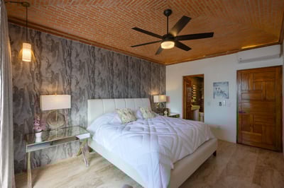 Luxury Villa Photo #31