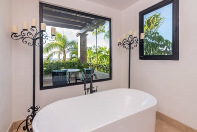 Luxury Villa Photo #44