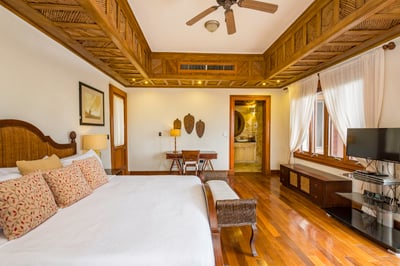 Luxury Villa Photo #37