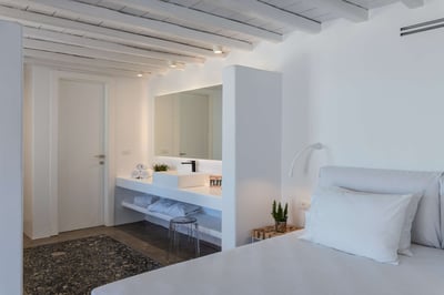 Luxury Villa Photo #32