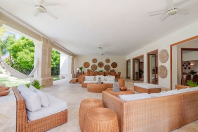 Luxury Villa Photo #11