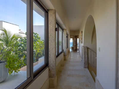 Luxury Villa Photo #30