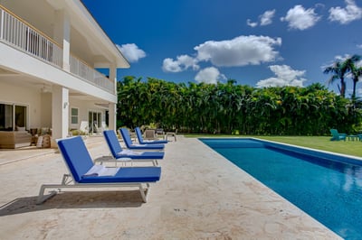Luxury Villa Photo #3