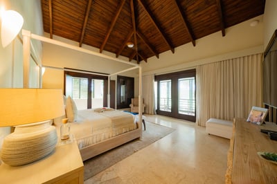 Luxury Villa Photo #26