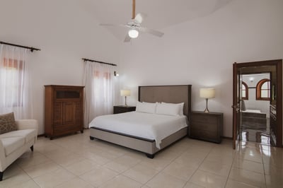 Luxury Villa Photo #9