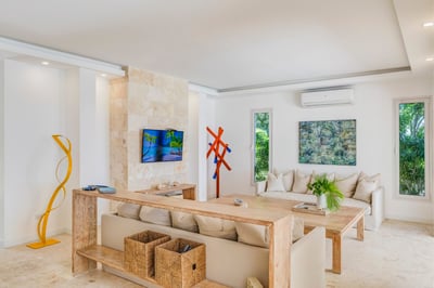 Luxury Villa Photo #22