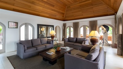 Luxury Villa Photo #38