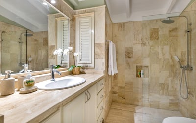 Luxury Villa Photo #16