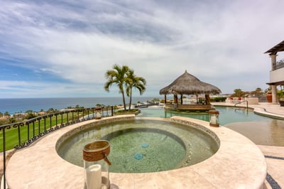 Luxury Villa Photo #7