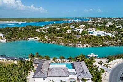 Luxury Villa Photo #42