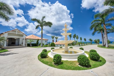 Luxury Villa Photo #46