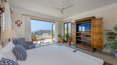 Luxury Villa Photo #34