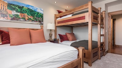 Bedroom 4, Main Level - Bunkroom 1 queen bed & full over full bunkbeds
