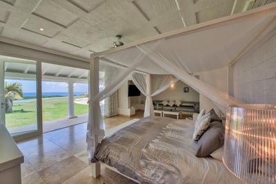 Luxury Villa Photo #37