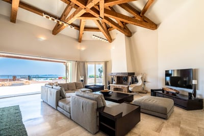 Luxury Villa Photo #11