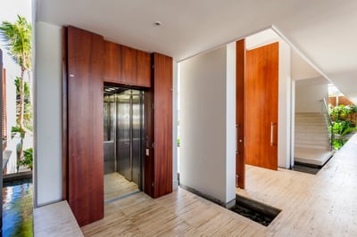 Luxury Villa Photo #13