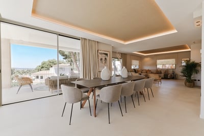 Luxury Villa Photo #17
