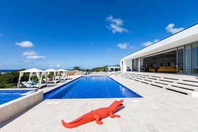 Luxury Villa Photo #3