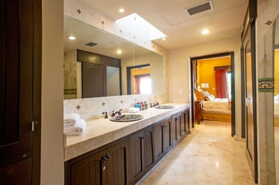 Luxury Villa Photo #20