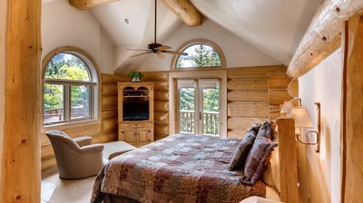 Primary suite, upper level
