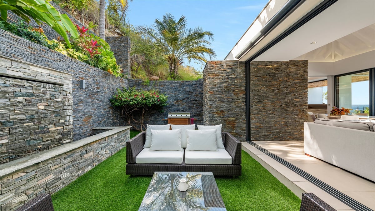Outdoor Lounge Areas - Image 12